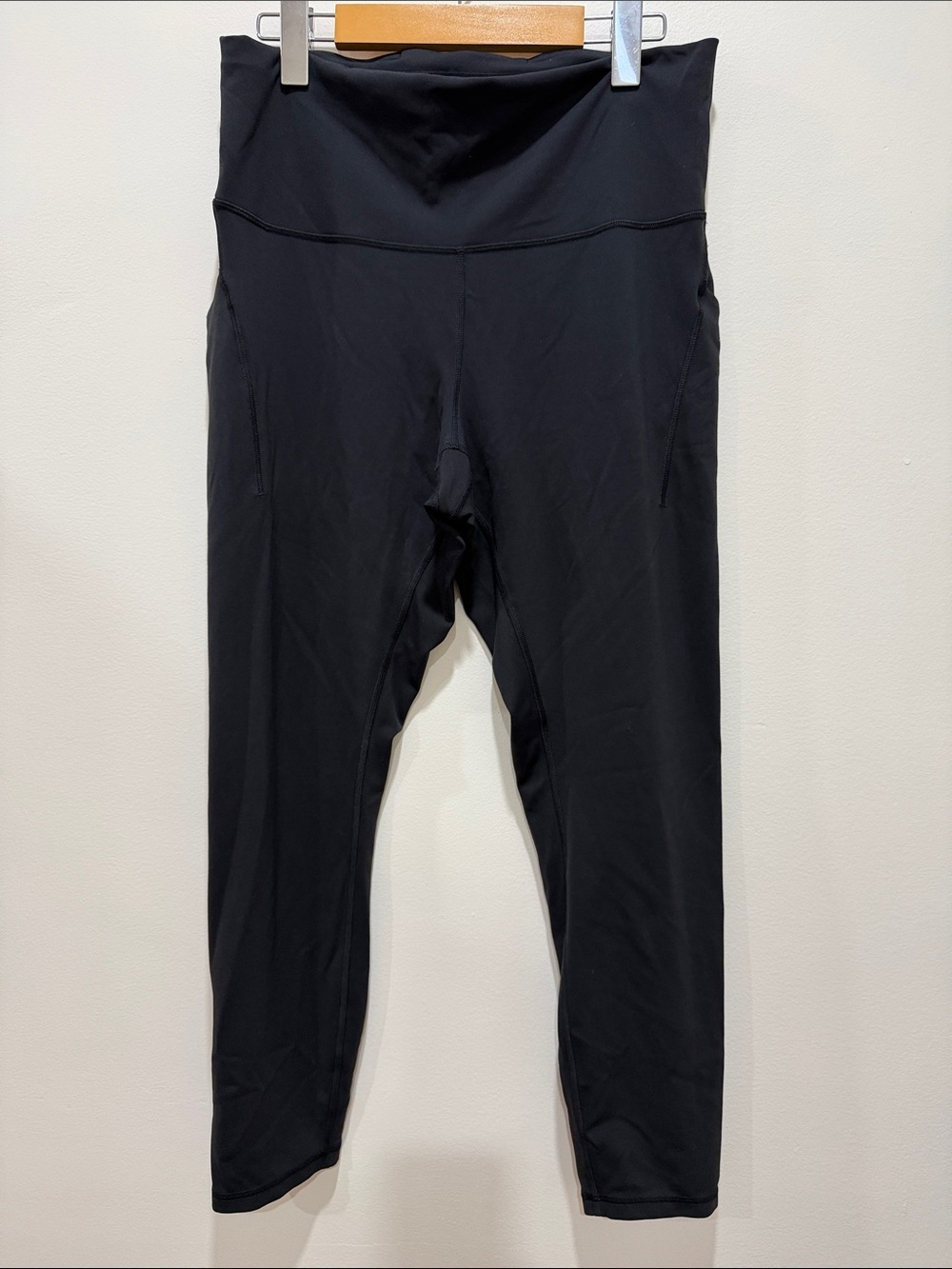 lululemon athletica Wunder Train 25” with Pockets Black High-Rise Leggings - Picture 4 of 14